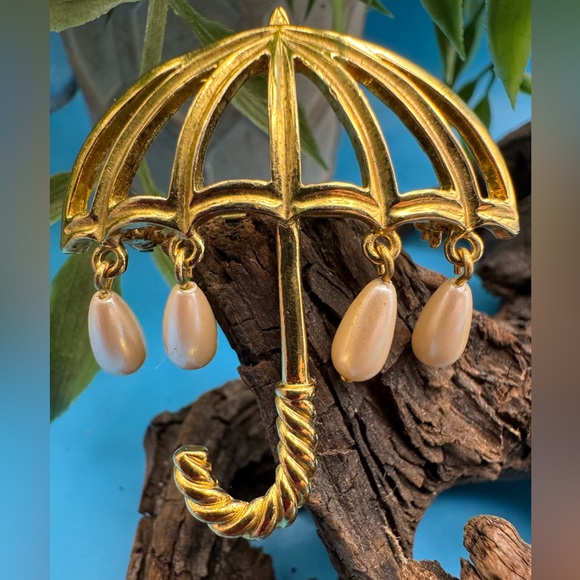 Marvella vintage umbrella with raindrops brooch, EUC. Gold tone. - Picture 3 of 5